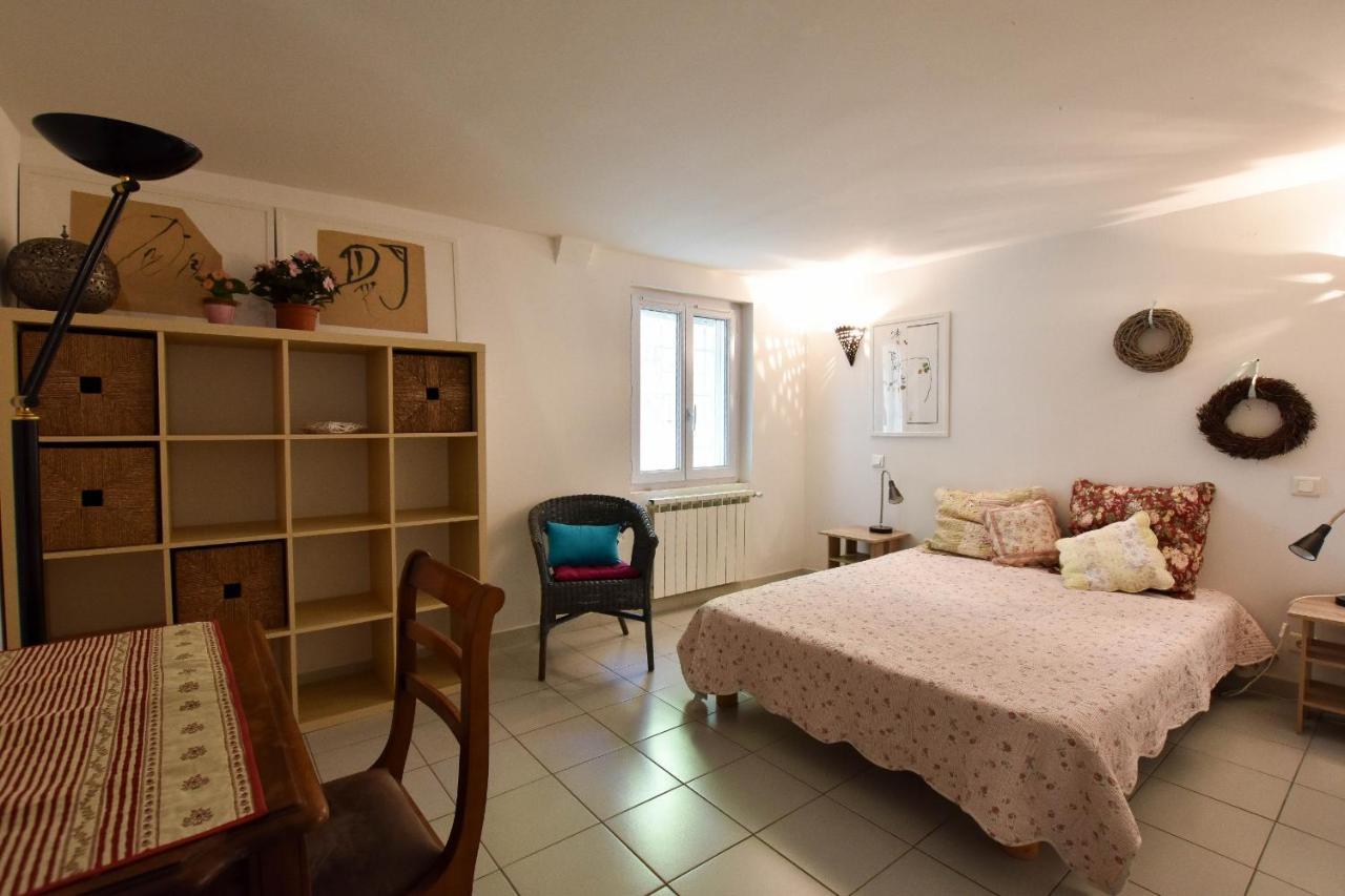 Appartement Moulin Rose - Location avec jardin et parking à Arles Extérieur photo